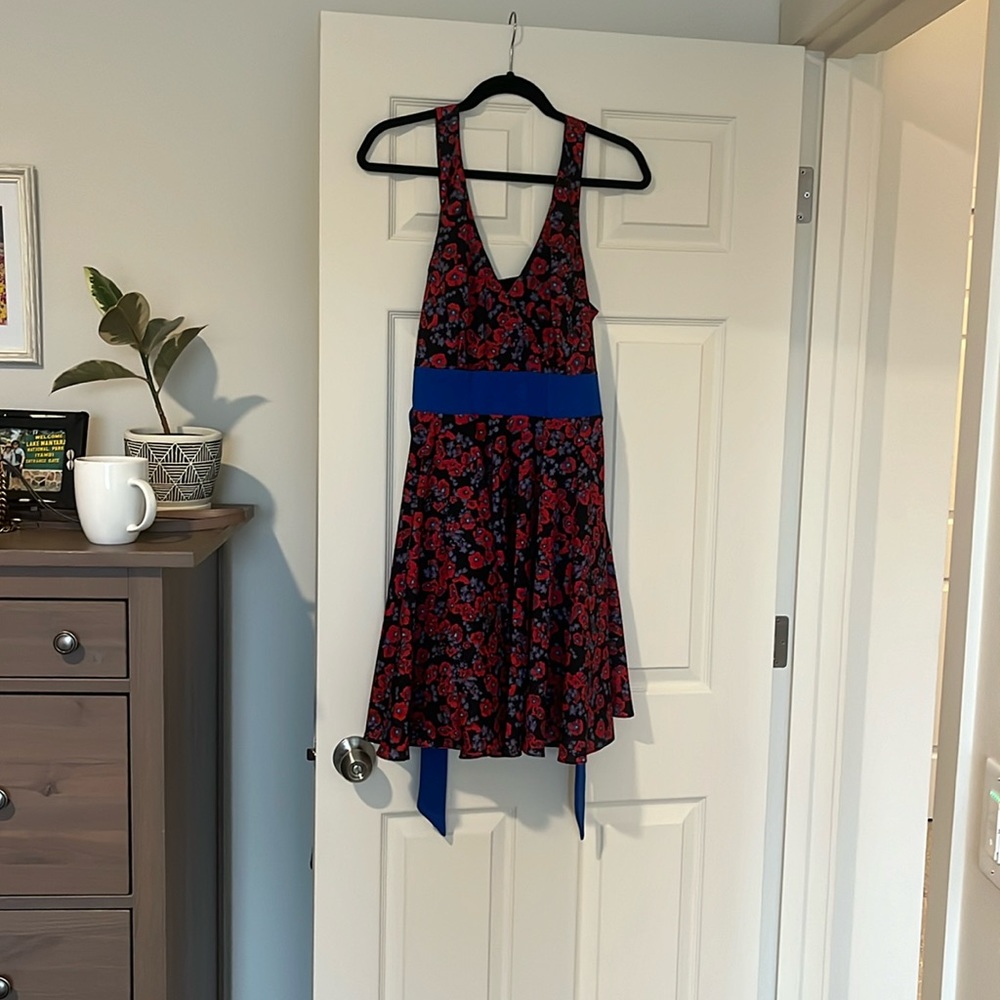 Coconino large floral dress. Not used often, good condition.